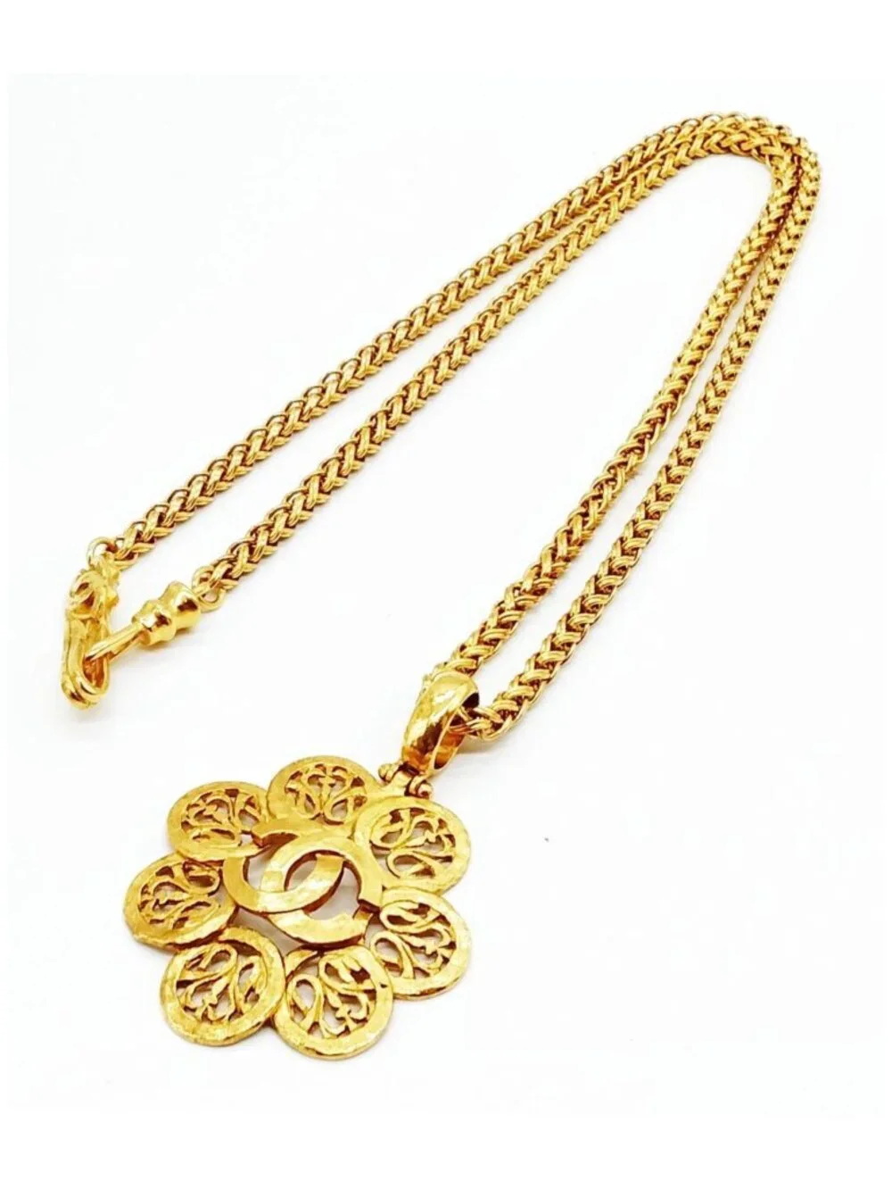 Authentic Chanel CC Camellia Gold Tone Pendant Necklace Vintage